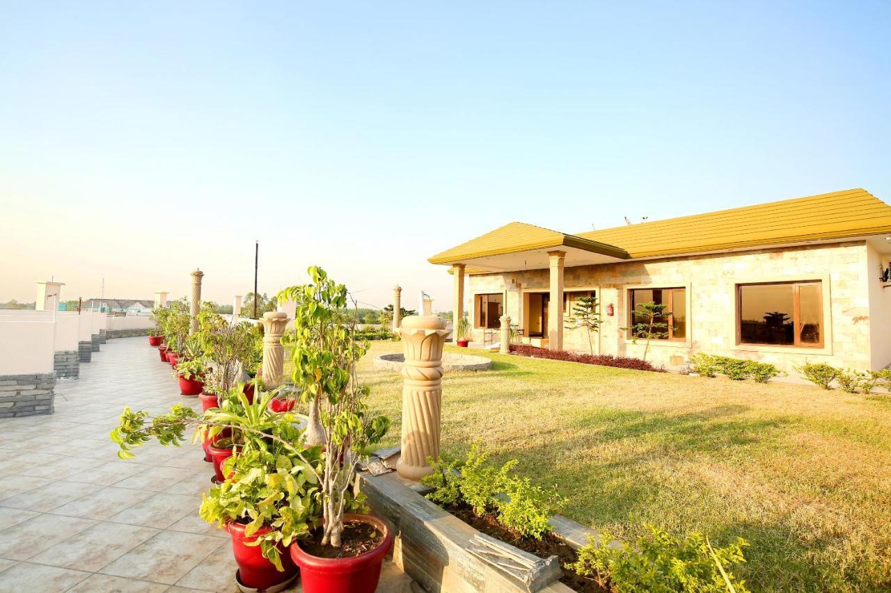 Oyo Flagship Armaan Resort Shāhpur Exteriör bild