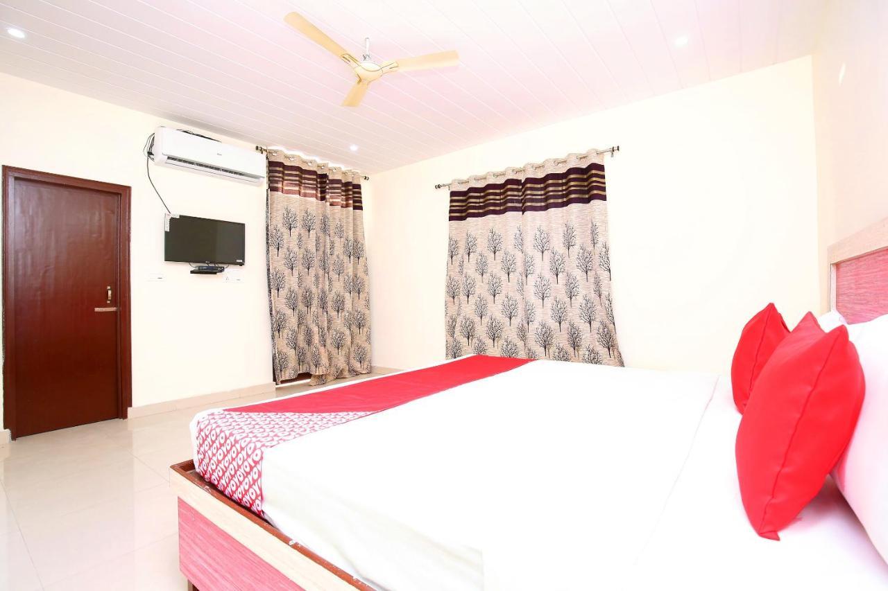 Oyo Flagship Armaan Resort Shāhpur Exteriör bild