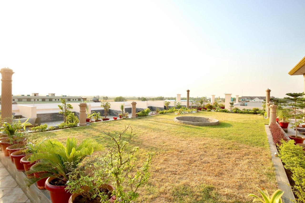 Oyo Flagship Armaan Resort Shāhpur Exteriör bild
