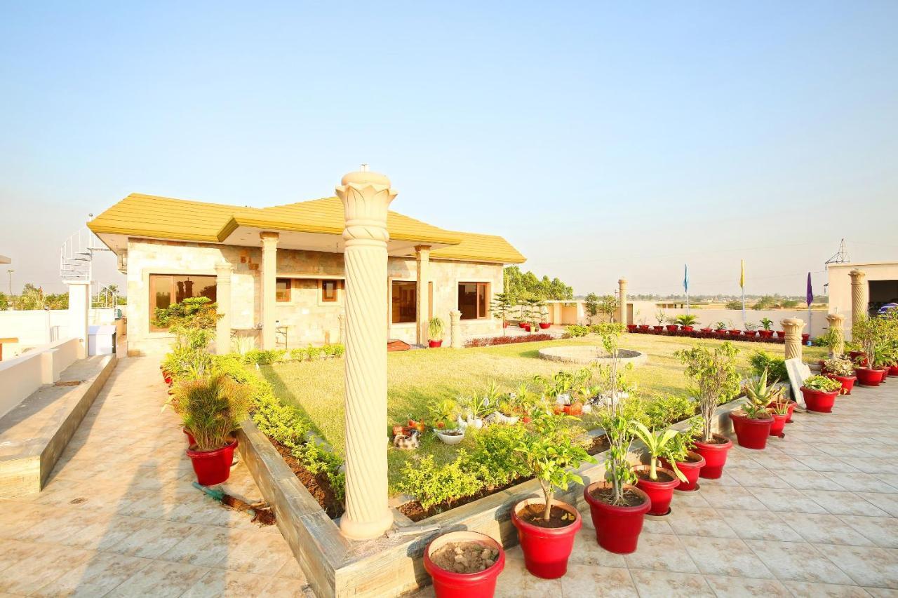 Oyo Flagship Armaan Resort Shāhpur Exteriör bild
