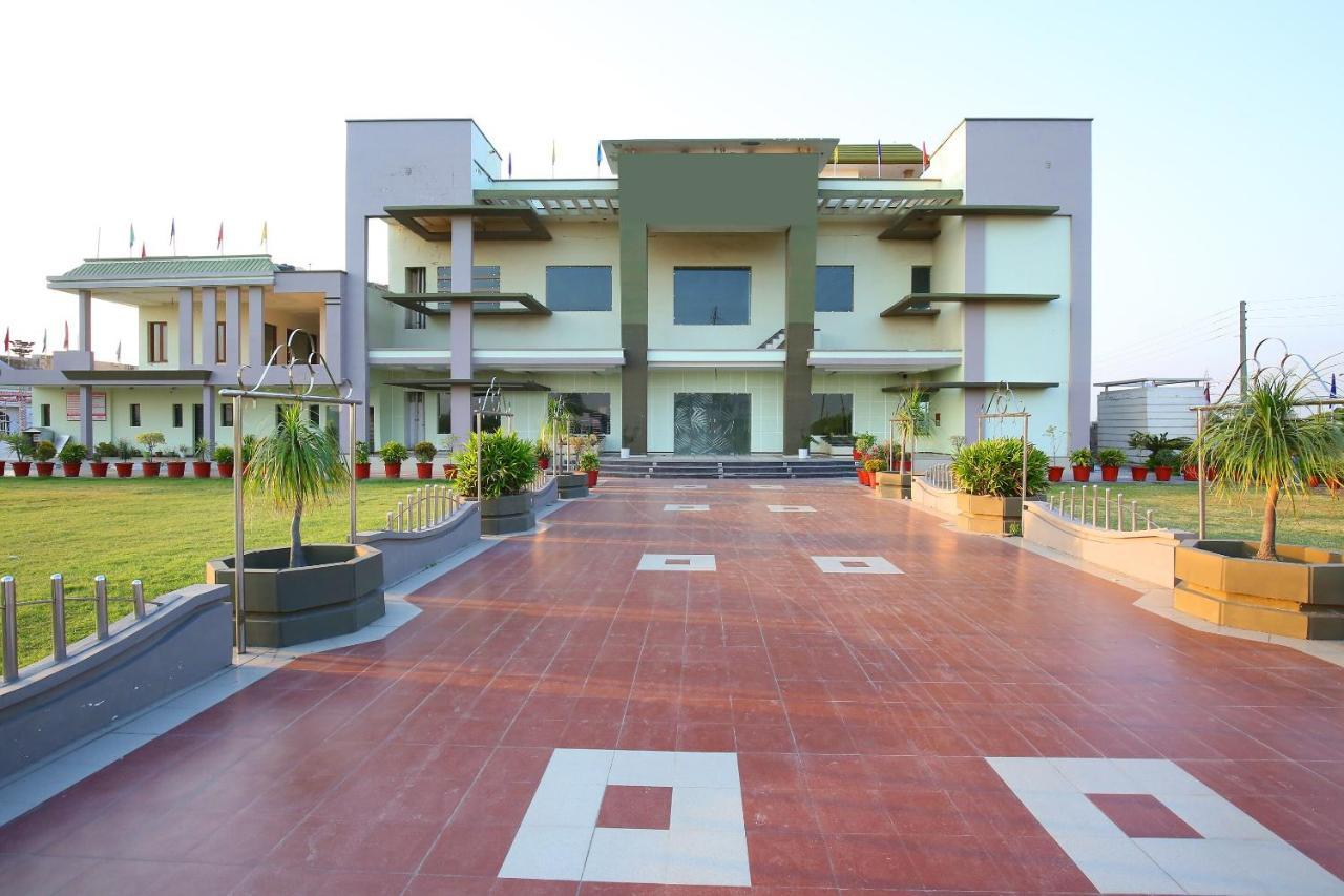 Oyo Flagship Armaan Resort Shāhpur Exteriör bild
